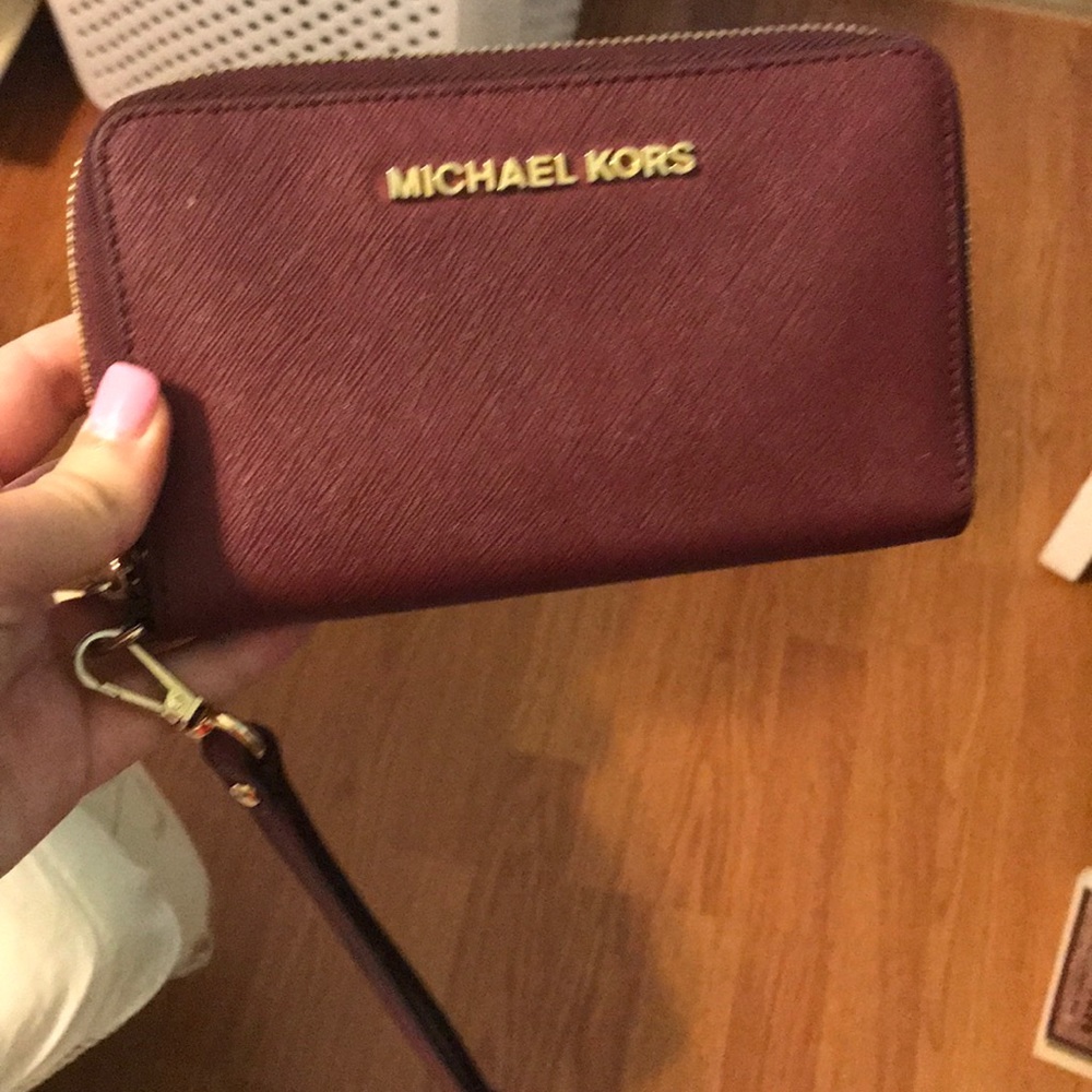 Michael kors wristlet